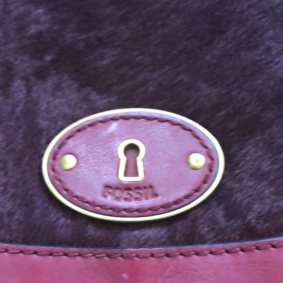 Vintage fossil red burgundy saddle bag with fur. - Picture 2 of 11